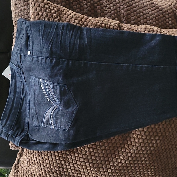 Jeans - Picture 1 of 3